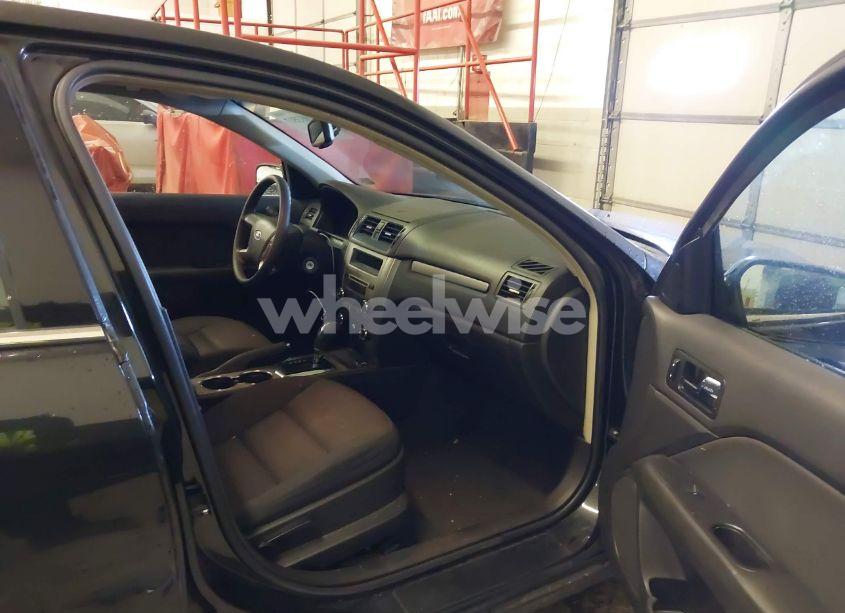 Photo 5 of 2010 Ford Fusion SE (VIN 3FAHP0HA3AR169898)