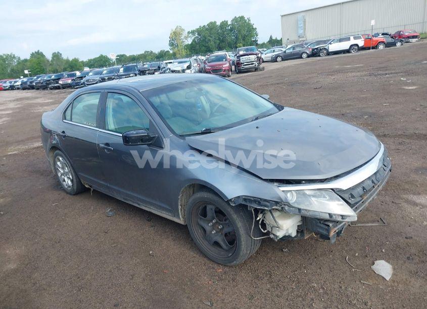 2010 Ford Fusion SE (VIN 3FAHP0HA3AR173014) main photo