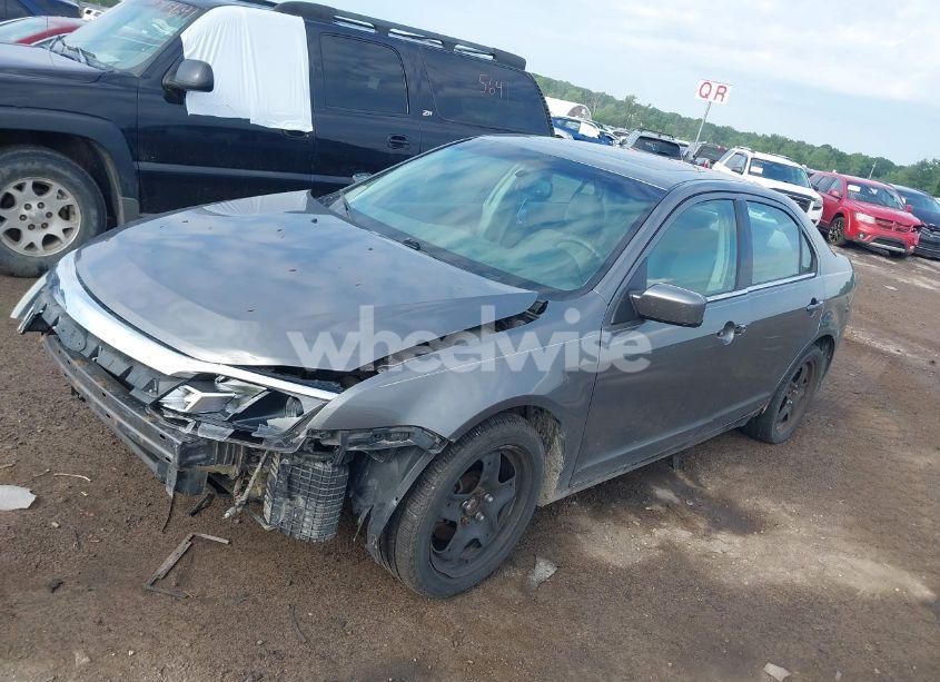 Photo 2 of 2010 Ford Fusion SE (VIN 3FAHP0HA3AR173014)