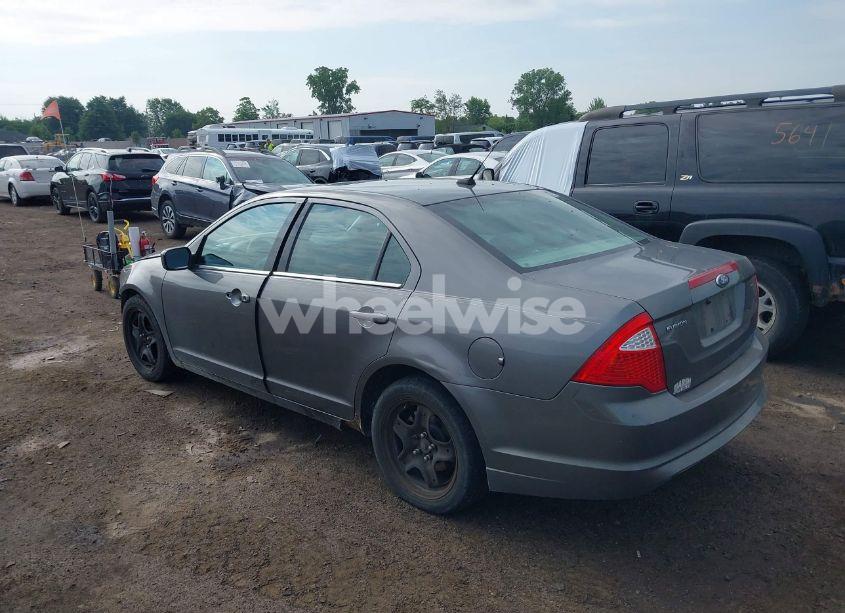 Photo 3 of 2010 Ford Fusion SE (VIN 3FAHP0HA3AR173014)