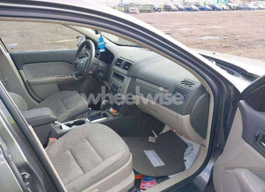 Photo 5 of 2010 Ford Fusion SE (VIN 3FAHP0HA3AR173014)