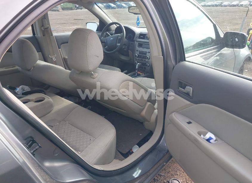 Photo 8 of 2010 Ford Fusion SE (VIN 3FAHP0HA3AR173014)