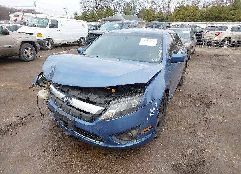 Photo 2 of 2010 Ford Fusion SE (VIN 3FAHP0HA3AR198754)