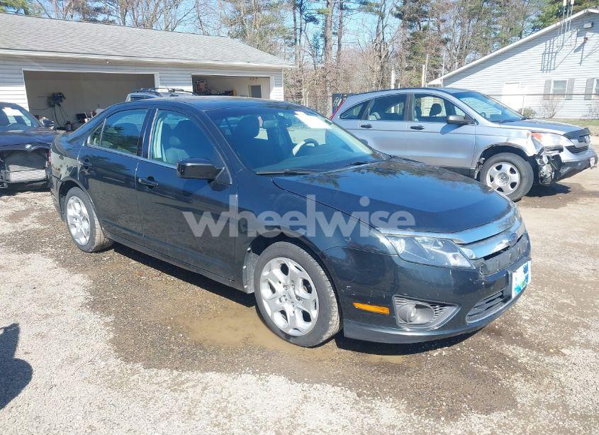 2010 Ford Fusion SE (VIN 3FAHP0HA3AR201250) main photo