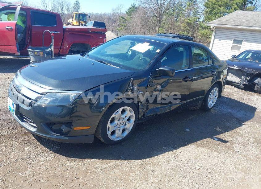 Photo 2 of 2010 Ford Fusion SE (VIN 3FAHP0HA3AR201250)