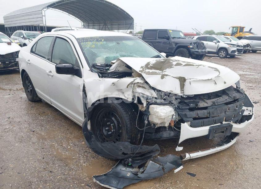 2010 Ford Fusion SE (VIN 3FAHP0HA3AR243983) main photo