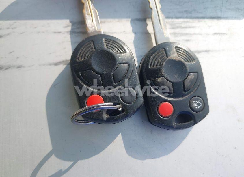 Photo 11 of 2010 Ford Fusion SE (VIN 3FAHP0HA3AR243983)