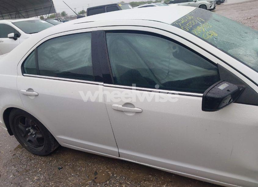 Photo 13 of 2010 Ford Fusion SE (VIN 3FAHP0HA3AR243983)