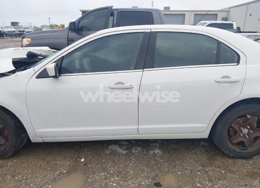 Photo 14 of 2010 Ford Fusion SE (VIN 3FAHP0HA3AR243983)