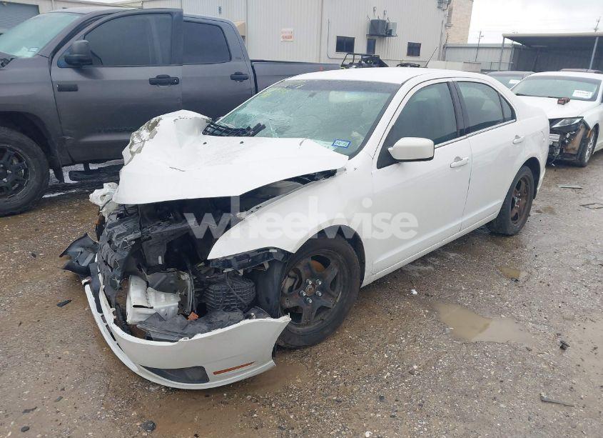 Photo 2 of 2010 Ford Fusion SE (VIN 3FAHP0HA3AR243983)