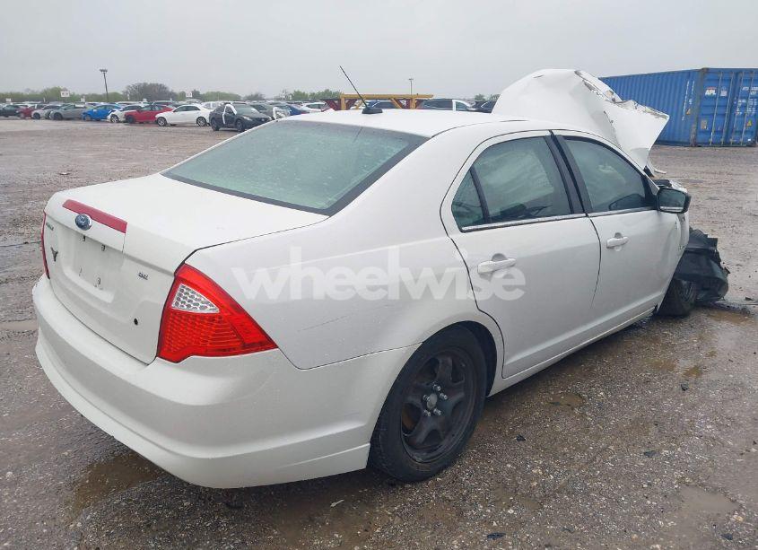 Photo 4 of 2010 Ford Fusion SE (VIN 3FAHP0HA3AR243983)