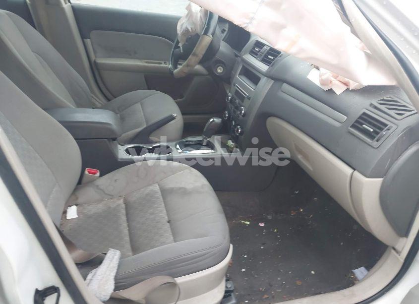 Photo 5 of 2010 Ford Fusion SE (VIN 3FAHP0HA3AR243983)