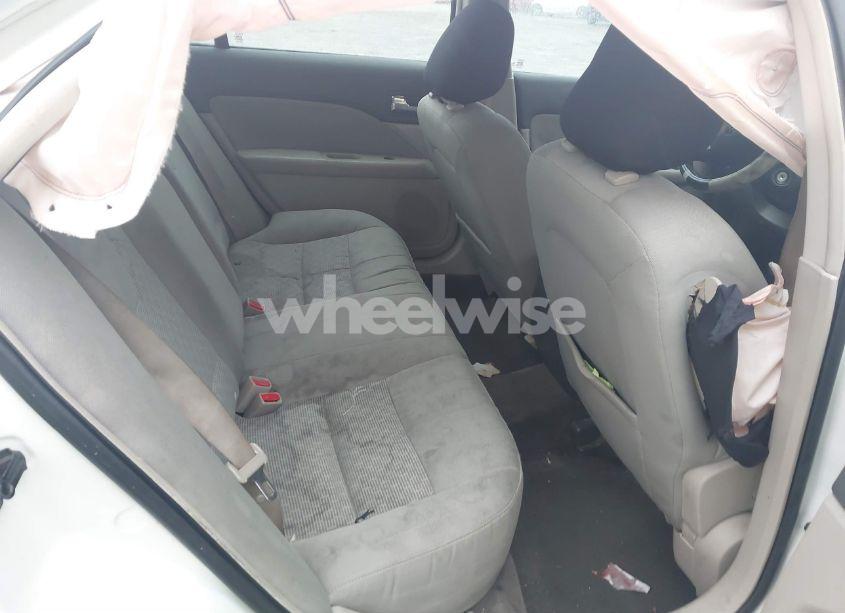 Photo 8 of 2010 Ford Fusion SE (VIN 3FAHP0HA3AR243983)