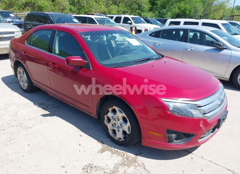 2010 Ford Fusion SE (VIN 3FAHP0HA3AR261500) main photo