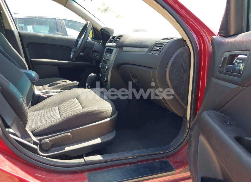 Photo 5 of 2010 Ford Fusion SE (VIN 3FAHP0HA3AR261500)