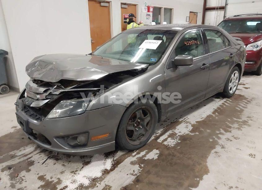 Photo 2 of 2010 Ford Fusion SE (VIN 3FAHP0HA3AR267913)