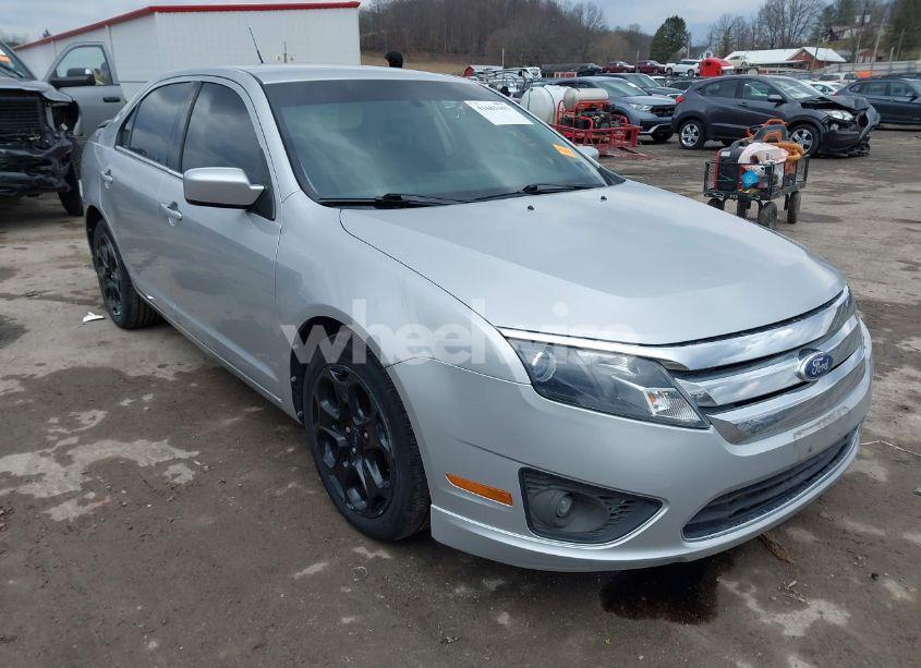 2010 Ford Fusion SE (VIN 3FAHP0HA3AR295047) main photo