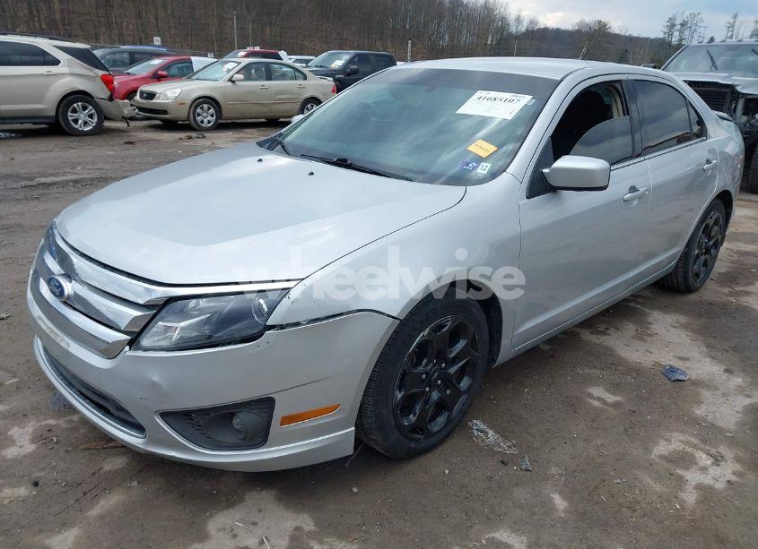 Photo 2 of 2010 Ford Fusion SE (VIN 3FAHP0HA3AR295047)