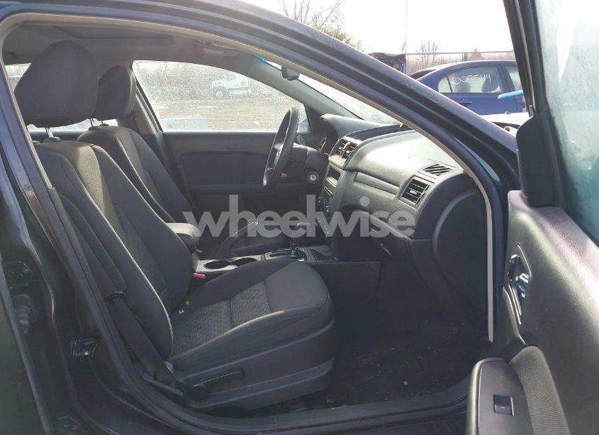 Photo 5 of 2010 Ford Fusion SE (VIN 3FAHP0HA3AR309562)