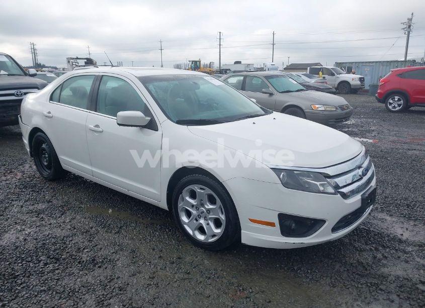 2010 Ford Fusion SE (VIN 3FAHP0HA3AR377487) main photo