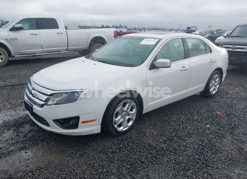 Photo 2 of 2010 Ford Fusion SE (VIN 3FAHP0HA3AR377487)