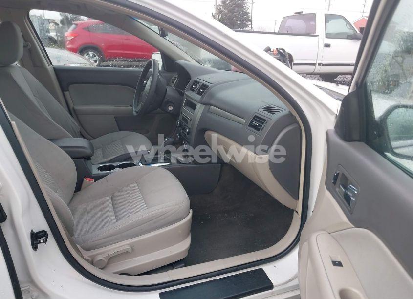 Photo 5 of 2010 Ford Fusion SE (VIN 3FAHP0HA3AR377487)