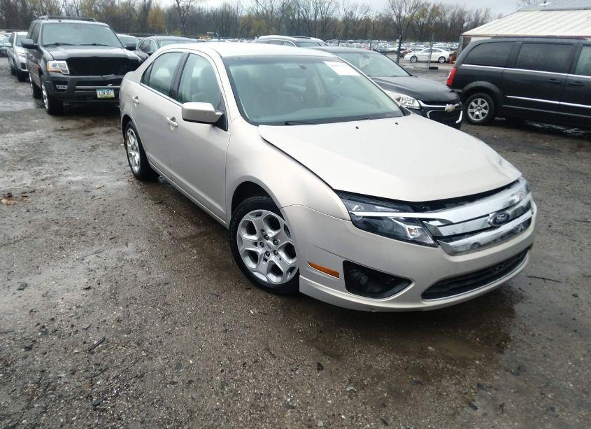 2010 Ford Fusion SE (VIN 3FAHP0HA3AR385153) main photo