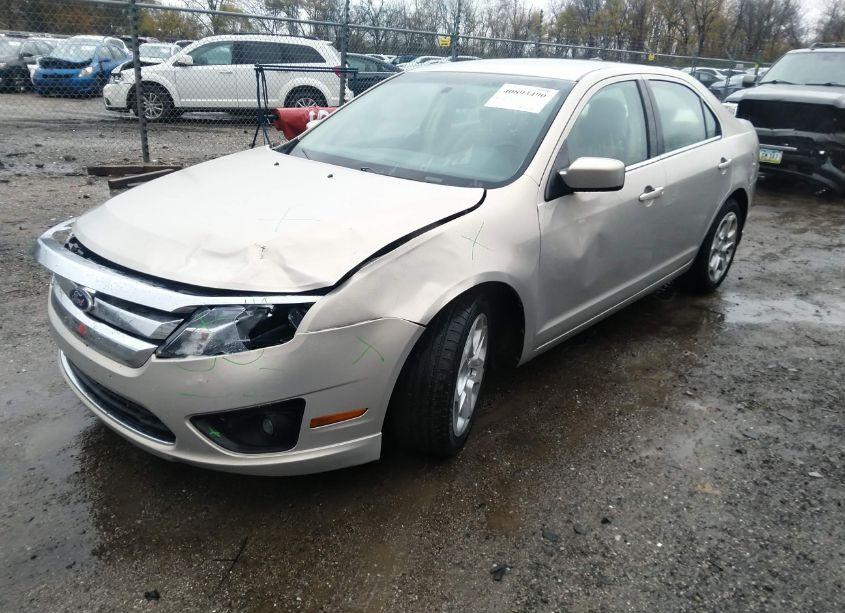 Photo 2 of 2010 Ford Fusion SE (VIN 3FAHP0HA3AR385153)