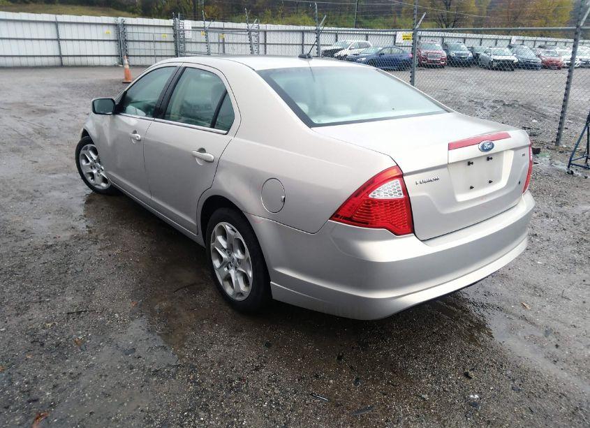 Photo 3 of 2010 Ford Fusion SE (VIN 3FAHP0HA3AR385153)