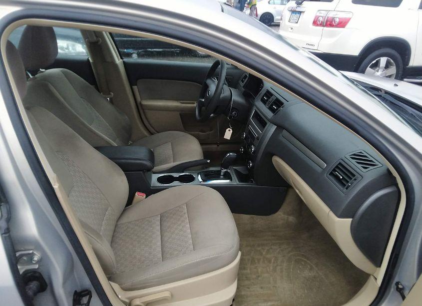 Photo 5 of 2010 Ford Fusion SE (VIN 3FAHP0HA3AR385153)