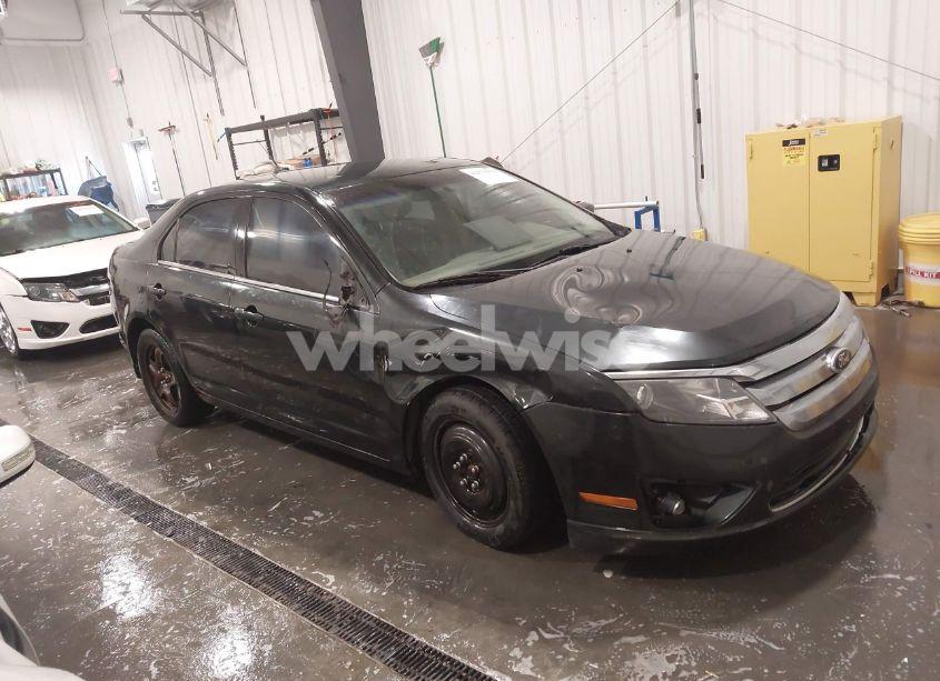 2010 Ford Fusion SE (VIN 3FAHP0HA3AR418250) main photo