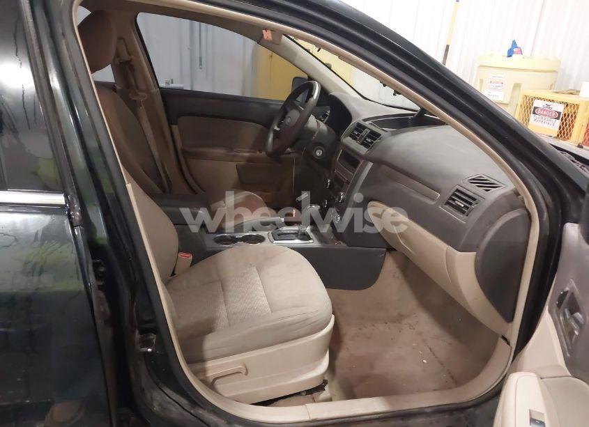 Photo 5 of 2010 Ford Fusion SE (VIN 3FAHP0HA3AR418250)