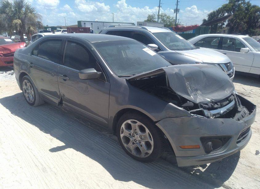 2010 Ford Fusion SE (VIN 3FAHP0HA3AR418491) main photo