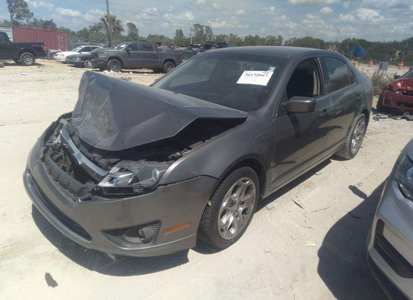 Photo 2 of 2010 Ford Fusion SE (VIN 3FAHP0HA3AR418491)