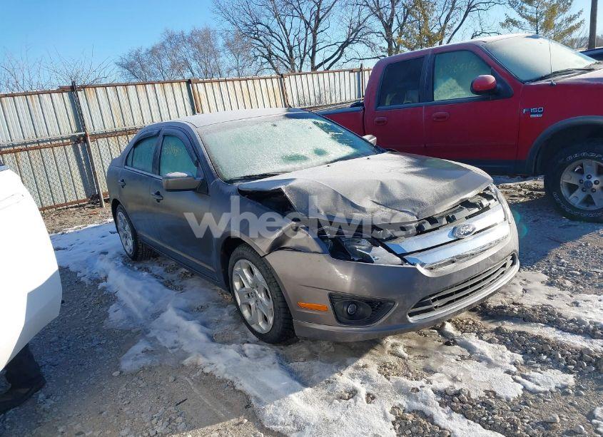 2010 Ford Fusion SE (VIN 3FAHP0HA3AR421763) main photo