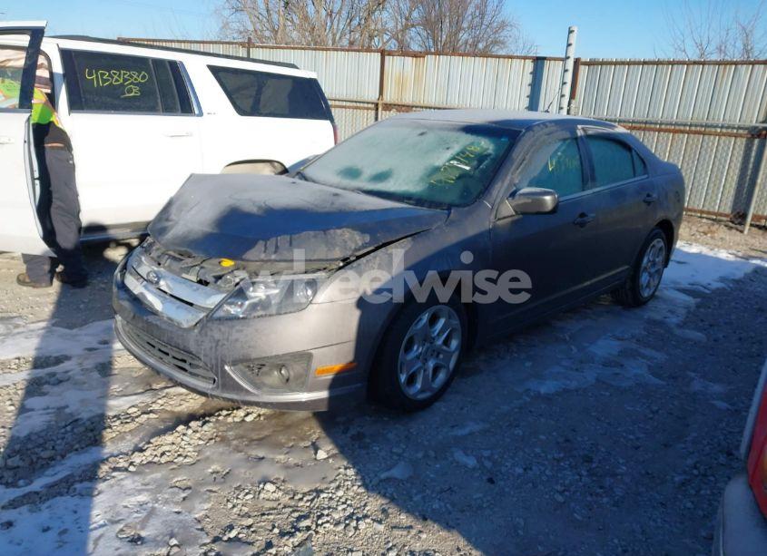 Photo 2 of 2010 Ford Fusion SE (VIN 3FAHP0HA3AR421763)