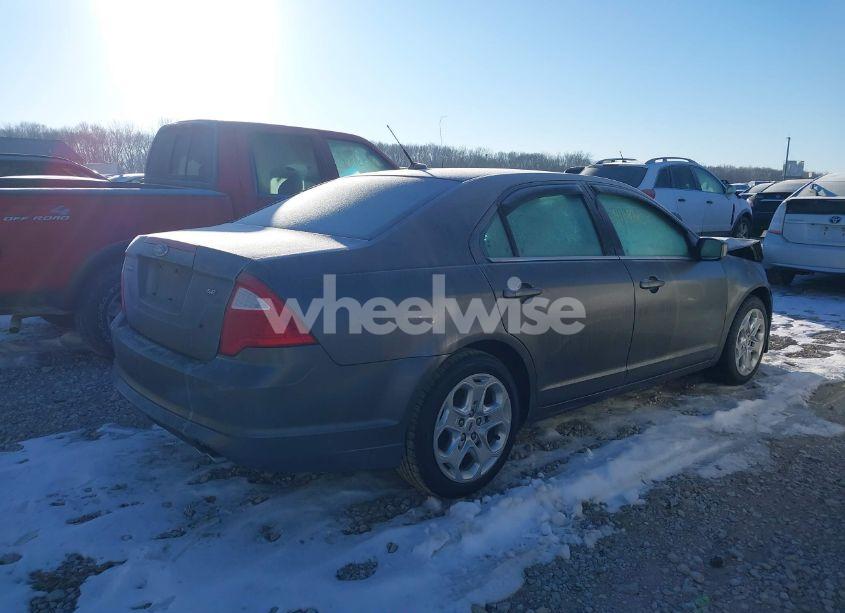Photo 4 of 2010 Ford Fusion SE (VIN 3FAHP0HA3AR421763)
