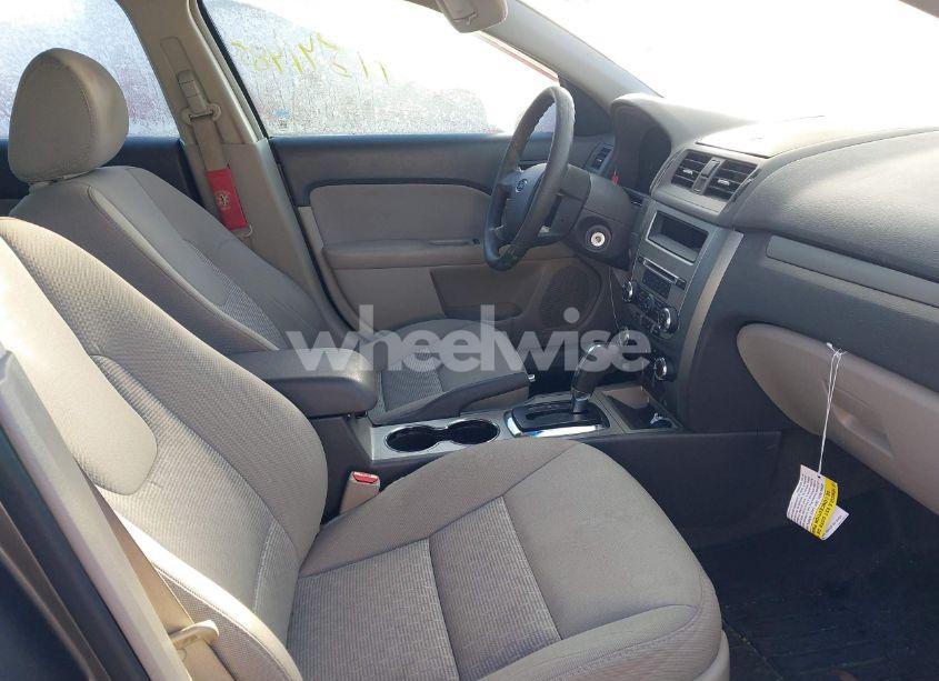 Photo 5 of 2010 Ford Fusion SE (VIN 3FAHP0HA3AR421763)