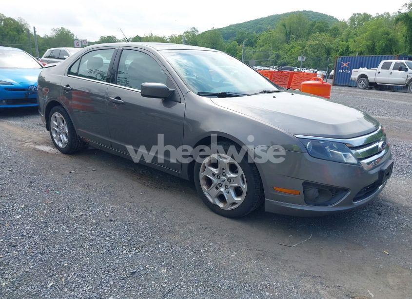 2011 Ford Fusion SE (VIN 3FAHP0HA3BR102087) main photo