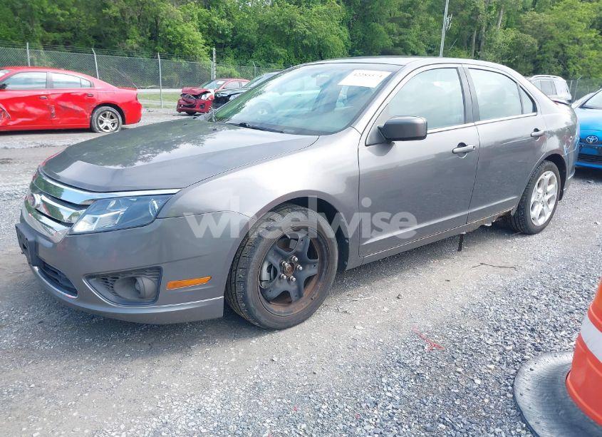 Photo 2 of 2011 Ford Fusion SE (VIN 3FAHP0HA3BR102087)