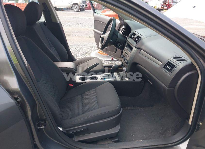 Photo 5 of 2011 Ford Fusion SE (VIN 3FAHP0HA3BR102087)