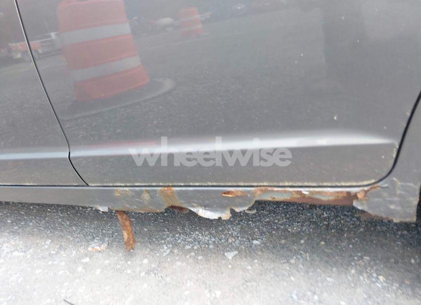 Photo 6 of 2011 Ford Fusion SE (VIN 3FAHP0HA3BR102087)