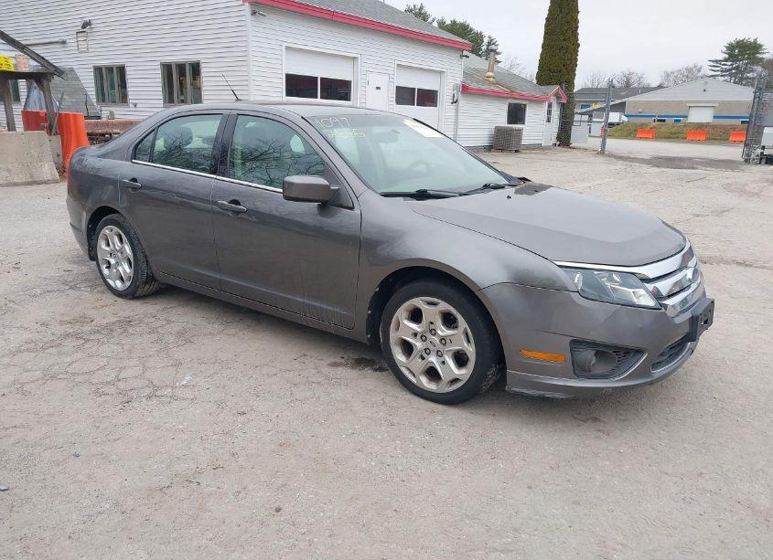 2011 Ford Fusion SE (VIN 3FAHP0HA3BR109718) main photo