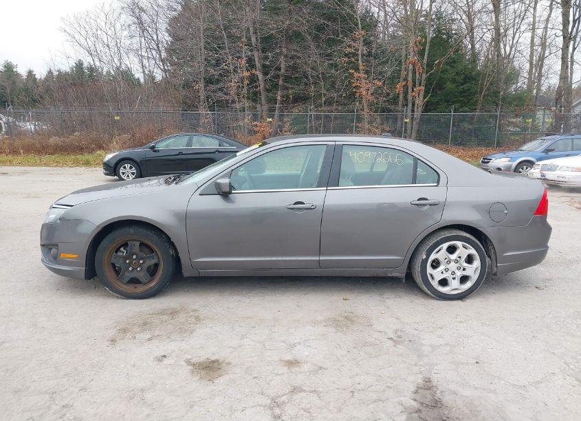 Photo 12 of 2011 Ford Fusion SE (VIN 3FAHP0HA3BR109718)