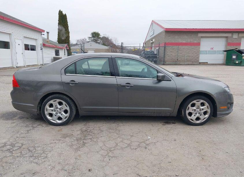 Photo 14 of 2011 Ford Fusion SE (VIN 3FAHP0HA3BR109718)