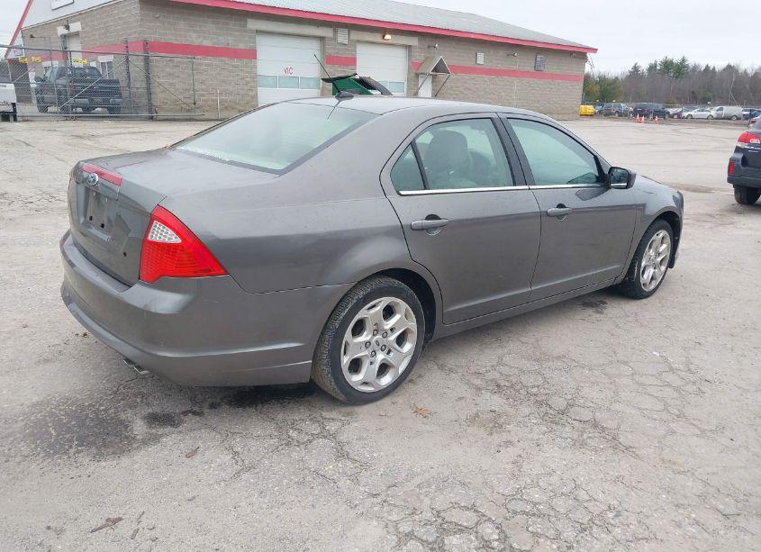 Photo 4 of 2011 Ford Fusion SE (VIN 3FAHP0HA3BR109718)