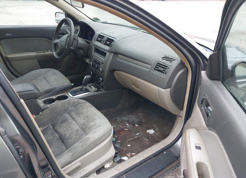 Photo 5 of 2011 Ford Fusion SE (VIN 3FAHP0HA3BR109718)