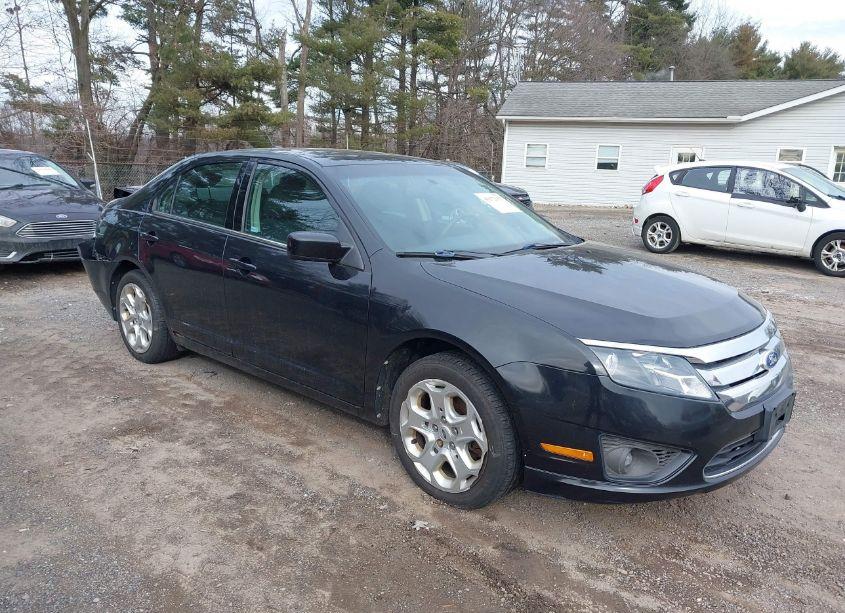 2011 Ford Fusion SE (VIN 3FAHP0HA3BR113056) main photo