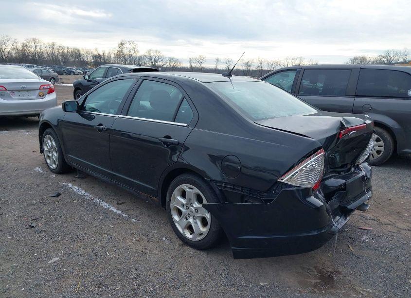 Photo 3 of 2011 Ford Fusion SE (VIN 3FAHP0HA3BR113056)