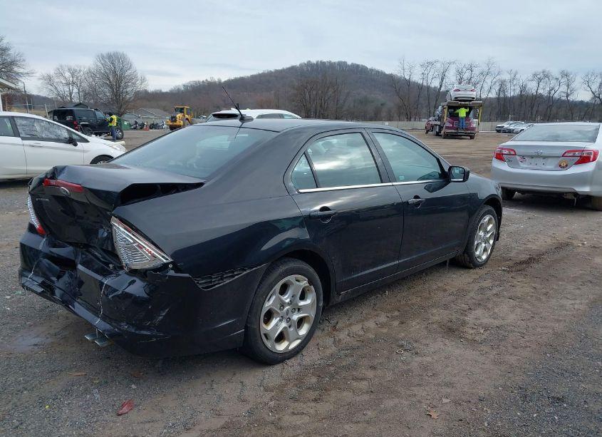 Photo 4 of 2011 Ford Fusion SE (VIN 3FAHP0HA3BR113056)